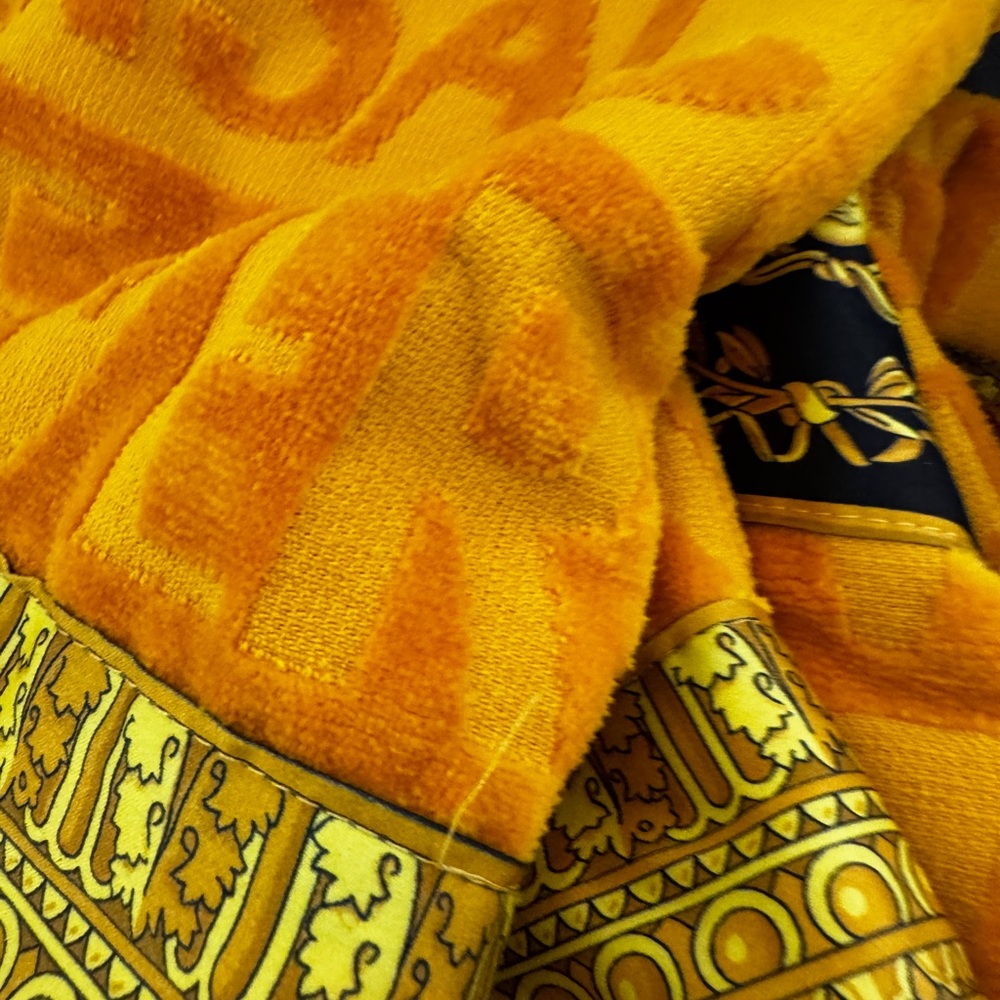 Versace Bath Robe - Picture 3 of 9